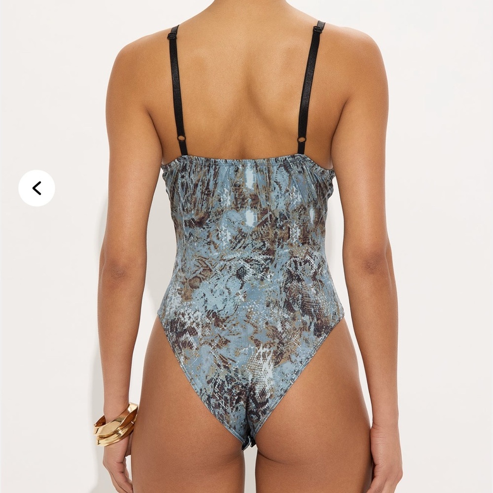 Fashion Nova Elegant Blue Patterned Women's Bodysuit - Picture 2 of 2